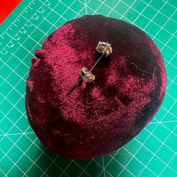 Swarovski Millenia Stud Earrings Trillion Cut Clear Crystal Pre-owned - Picture 3 of 3